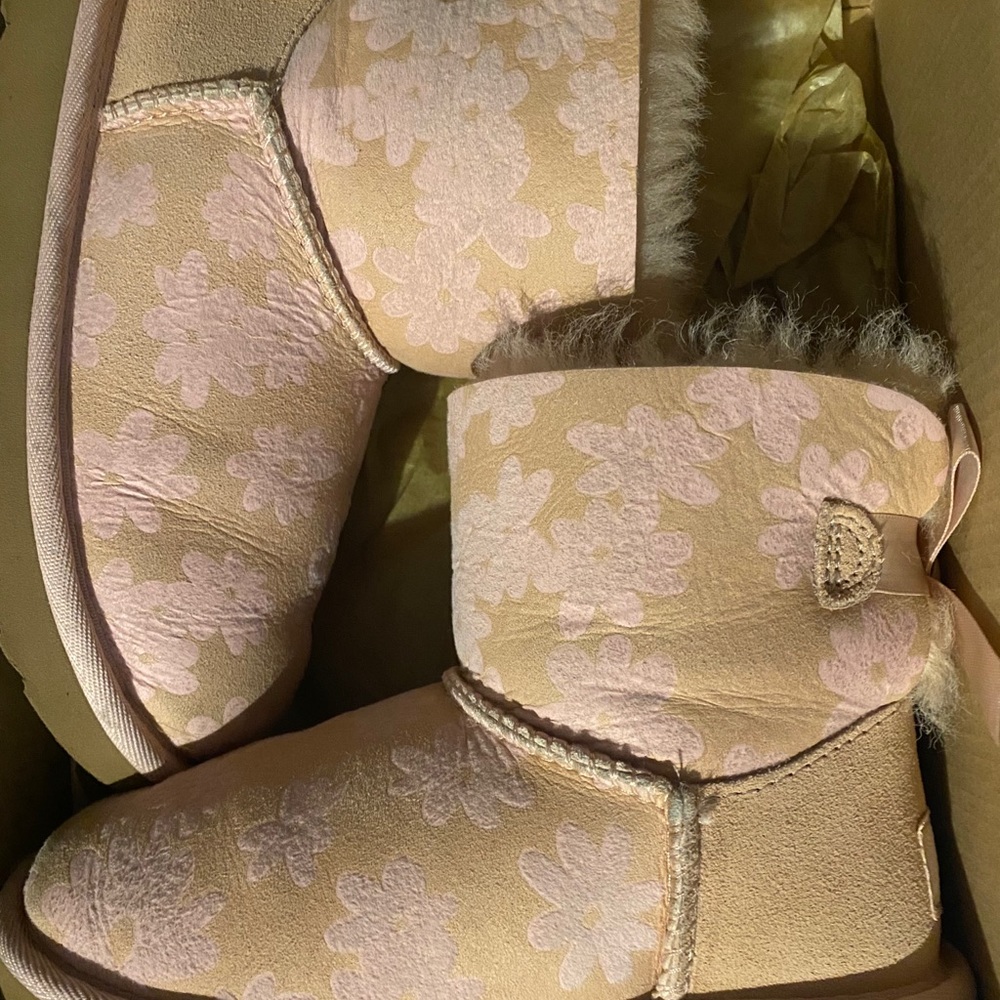 UGG kids boots - Picture 3 of 7